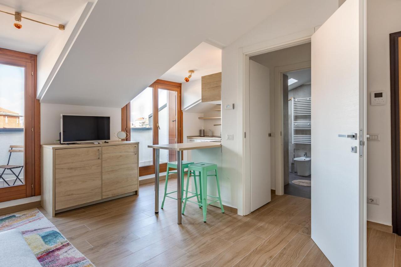 Cozy Studio W/Parking 5 Min Walk From The Bus Stop Milan Bagian luar foto