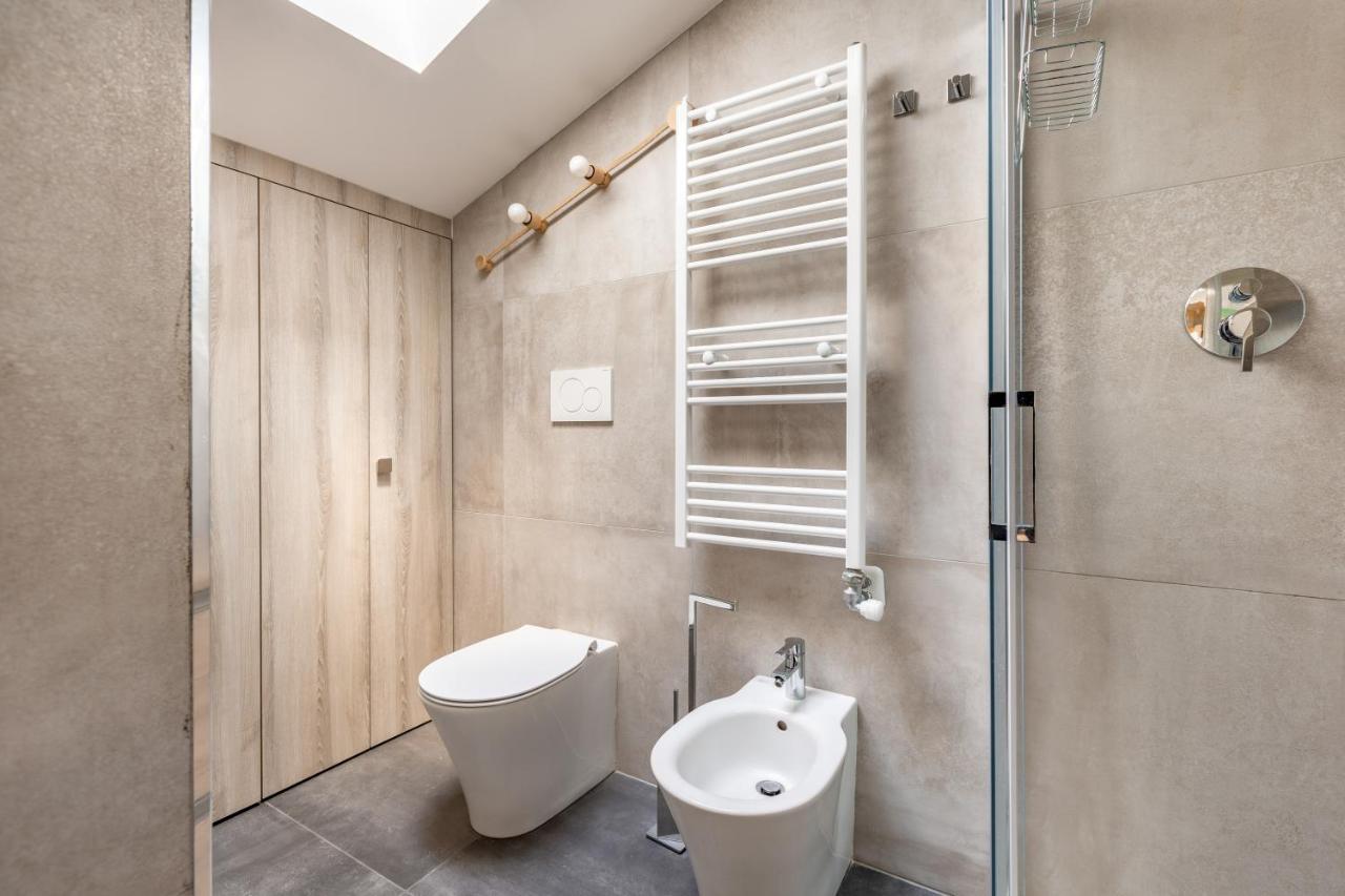 Cozy Studio W/Parking 5 Min Walk From The Bus Stop Milan Bagian luar foto